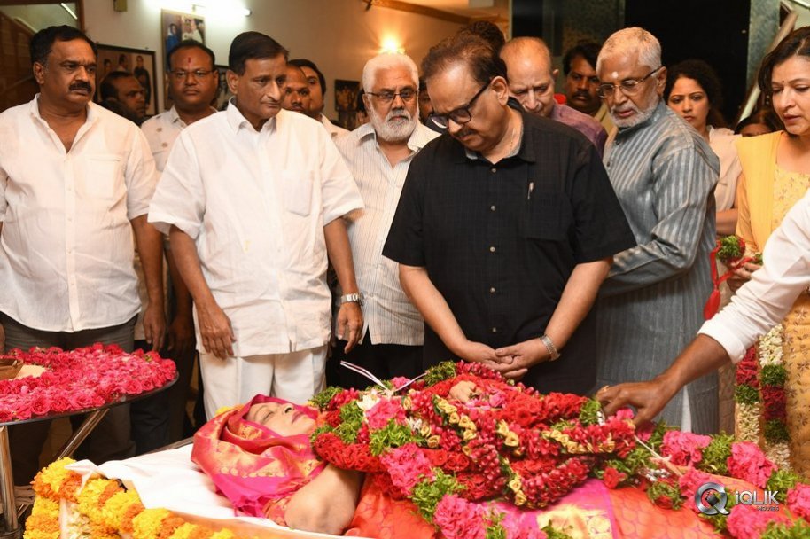 Celebrities-Pay-Homage-to-Vijaya-Nirmala-Garu